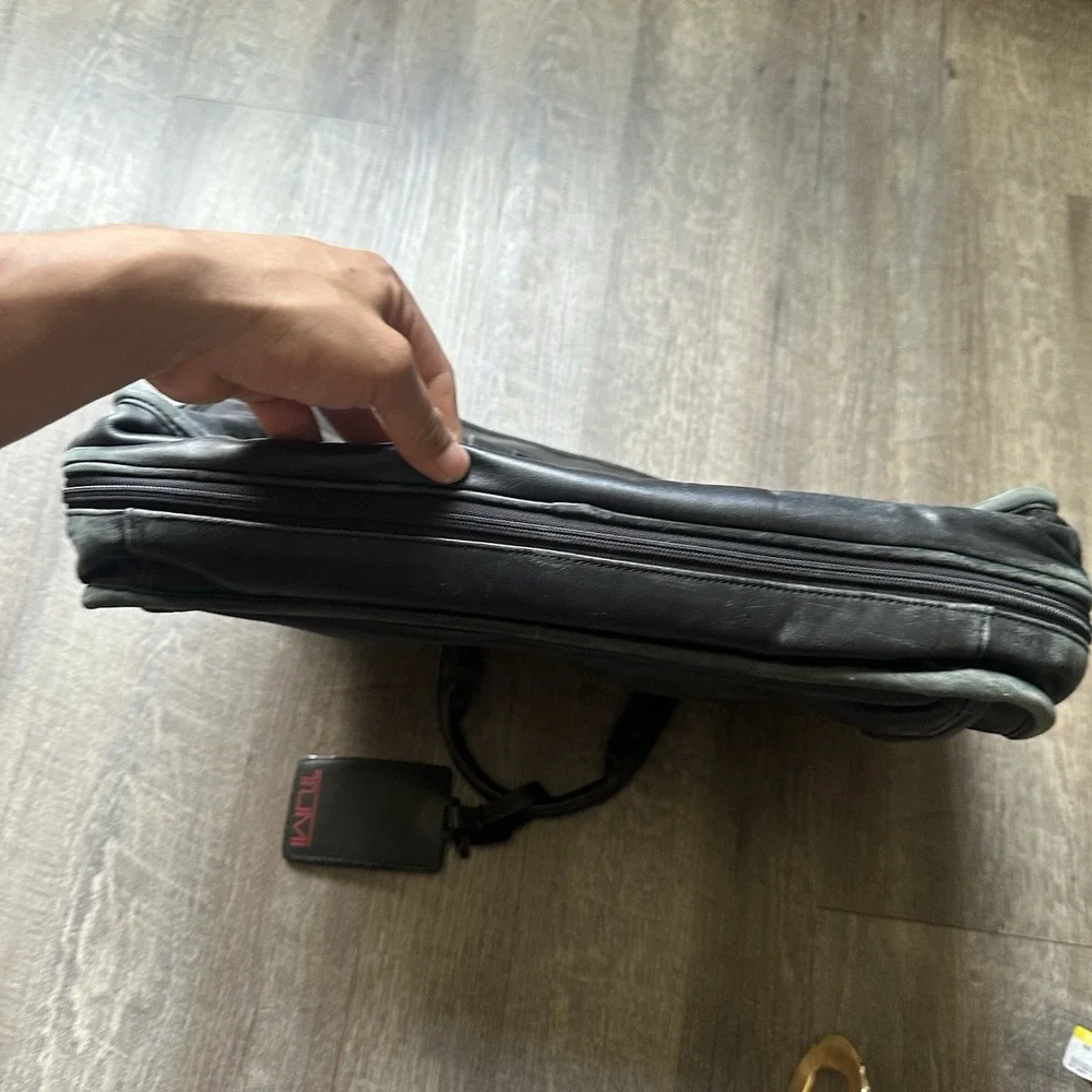 Tumi alpha expandable
